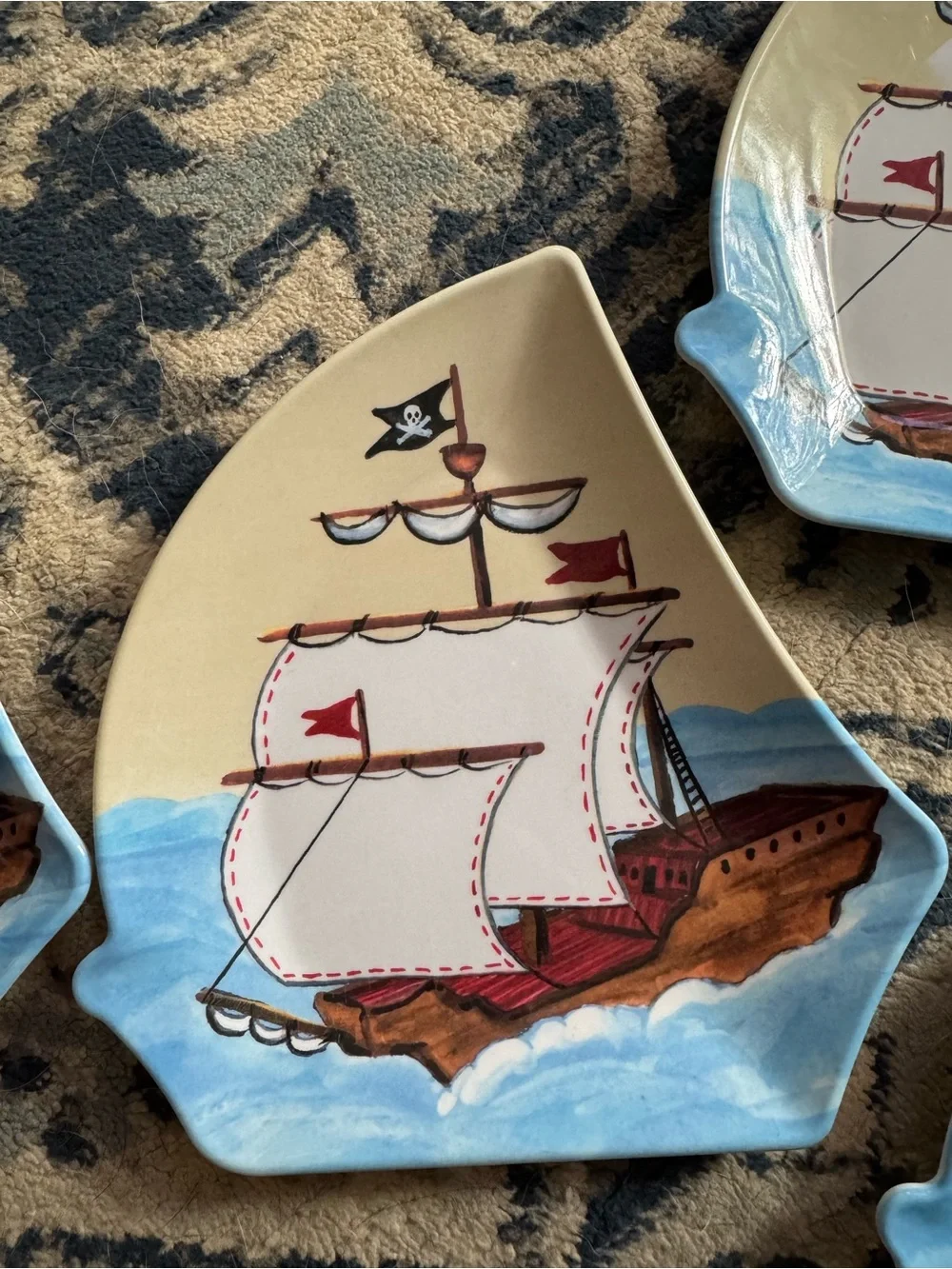 Pottery Barn Kids Pirate Ship Melamine Plates Set of 4 Jolly Roger Sail Shaped